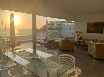Casa de playa · 374m² · 4 Dormitorios · 3 Estacionamientos · Linda Casa de Playa en Condominio Lomas del Mar Vista Directa Al Mar