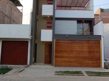 Casa de 5 habitaciones, Trujillo · En Venta Casa de Estreno, Frente a Parque, Urb San Isidro II, Trujillo