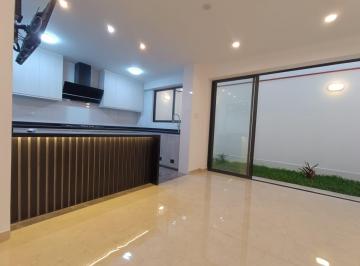 Casa de 5 habitaciones, Trujillo · En Venta Casa de Estreno, Frente a Parque, Urb San Isidro II, Trujillo