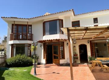 Casa de 3 habitaciones, Arequipa · Casa en Cayma Rodeada de Naturaleza, Serenidad, Entre Jardines y un Arroyo Único