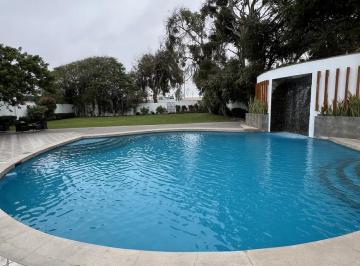 Casa · 451m² · 4 Dormitorios · 7 Estacionamientos · Venta de Exclusiva Casa con Piscina en La Encantada de Villa