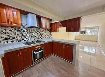 Departamento · 102m² · 4 Dormitorios · 2 Estacionamientos · Venta de Departamento Primer Piso Urb. Valle Hermoso - Surco
