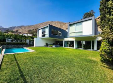 Casa · 700m² · 5 Dormitorios · 4 Estacionamientos · Venta Casa 5 Dorm 5.5 Baños Piscina en La Planicie I Etapa