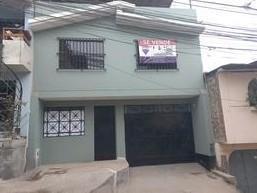 Casa · 195m² · 5 Dormitorios · 1 Estacionamiento · Vendo Casa de 2 Pisos Cerca a La Av Miguel Iglesias