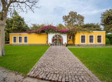 Casa de campo de 4 habitaciones, Lima · Casa Hacienda de Encanto - Estilo Colonial con Jardines y Áreas Ecuestres