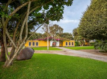 Casa de campo de 4 habitaciones, Lima · Casa Hacienda de Encanto - Estilo Colonial con Jardines y Áreas Ecuestres