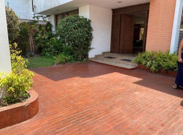 Casa de 4 habitaciones, Lima · Higuereta - Casa con 2 Jardines, 4 Dorm. 2 Cocheras