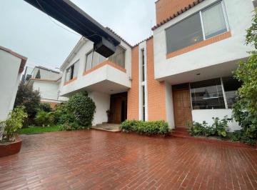 Casa de 4 habitaciones, Lima · Higuereta - Casa con 2 Jardines, 4 Dorm. 2 Cocheras