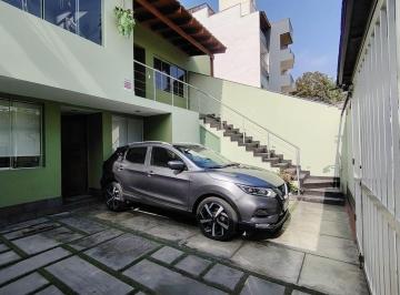 Casa · 399m² · 6 Dormitorios · 2 Estacionamientos · Vendo Hermosa Casa en Surco, Limite con Miraflores