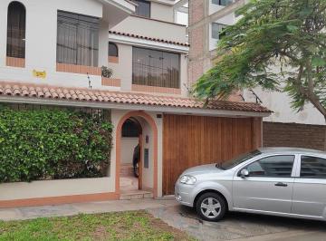 Casa · 265m² · 6 Dormitorios · 1 Estacionamiento · Hermosa Hermosa Casa en Lo Mejor de Mayorazgo