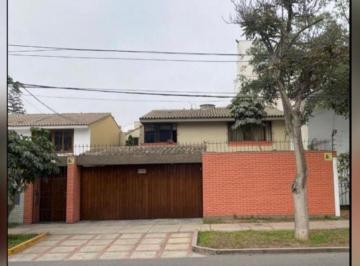 Casa · 311ha · 4 Dormitorios · 4 Estacionamientos · Vendo Casa Como Terreno de 300 m², Urb. Pancho Fierro, Surco
