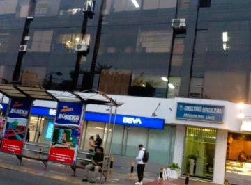 Local comercial · 27m² · 1 Dormitorio · Se Vende Consultorio 30 m² en El Corazón de Lince (Riso) Cuarto Piso
