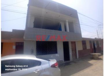 Casa · 408m² · 6 Dormitorios · Se Vende Casa de 2 Pisos en Las Lomas de Huanchaco