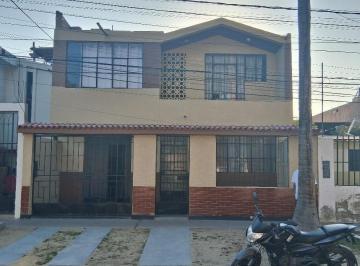 Casa · 199m² · 5 Dormitorios · 1 Estacionamiento · Ocasión Casa en Venta Urb. Piura Calle Castro Pozo Mz F1 Lote 06 - Uso Comercial