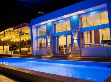 Fachada · Lujosa y Exclusiva Casa de Campo