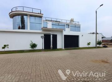 Casa de campo de 5 habitaciones, Trujillo · En Venta – Casa de Campo en Condominio Sol de Conache, Laredo