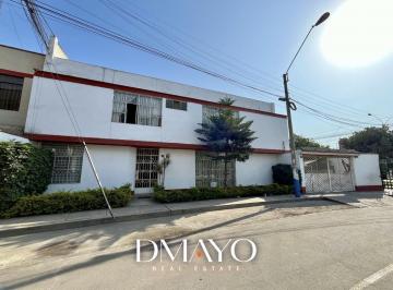Casa · 245m² · 5 Dormitorios · 3 Estacionamientos · Venta Amplia Casa en Ate con 2 Ingresos. Prol. Javier Prado - 245 m² - 5 Dorm. 3 Cocheras