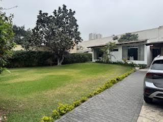 Casa de 3 habitaciones, Lima · Venta de Hermosa Casa de 1250 m², Rodeada de Jardines en Surco
