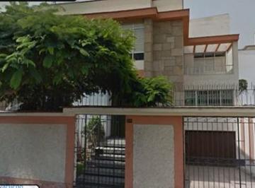 Casa · 358m² · 8 Dormitorios · 3 Estacionamientos · Ceerca Al Cruce de Tomas Marsano con Av Ayacucho