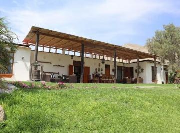 Casa · 200m² · 4 Dormitorios · 4 Estacionamientos · Lunahuana, Catapallana Vendo Casa de Campo 3,000 m²