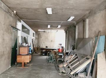 Local comercial · 168ha · Venta de Local, Almacen, 180 m², Calle Manuel Cisneros, La Victoria, Techo Doble Altura.