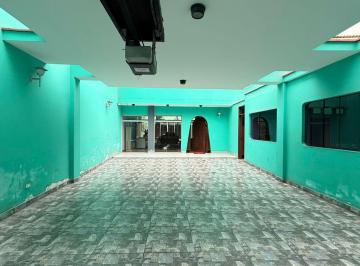 Casa de 6 habitaciones, Lima · Vendo Casa en Surco Frente a Parque Para Proyecto Inmobiliario o Para Habitar