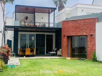 Casa · 439m² · 4 Dormitorios · 2 Estacionamientos · Casa Moderna de 2 Pisos en – Miraflores – Urbanización San Antonio - Zona Residencial y Tranquila
