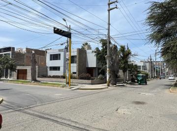 Terreno / Lote , Ica · Casa en Venta en Ica en Esquina Av San Martin Gran Inversión