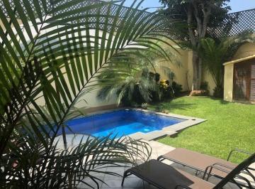 Casa · 300m² · 4 Dormitorios · 4 Estacionamientos · Casa en Venta en Miraflores