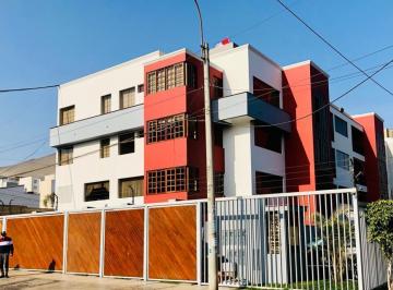 Departamento de 3 habitaciones, Lima · Vendo Impecable Dpto en Piso 2 de 3 Dorm + C/b Serv + 2 Cocheras en Urb. Polo Hunt