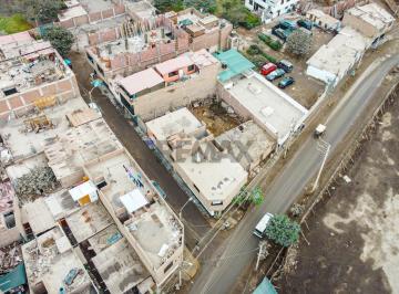 Casa · 271m² · 5 Dormitorios · 2 Estacionamientos · Casa en Esquina de 2 Piso en Puente Piedra