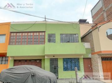 Terreno / Lote · 212m² · 5 Dormitorios · 2 Estacionamientos · Venta Casa Como Terreno en Chorrillos (- 1)