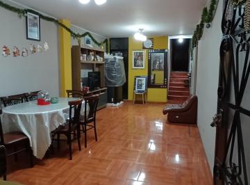 Casa de 8 habitaciones, Lima · Venta de Casa en Ate Santa Clara Hijos de Apurimac Zona 5 2 Dptos Cochera