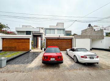Casa de 3 habitaciones, Lima · Venta de Casa de 2 Pisos y Azotea de 300 m² en Chorrillos con 2 Cocheras