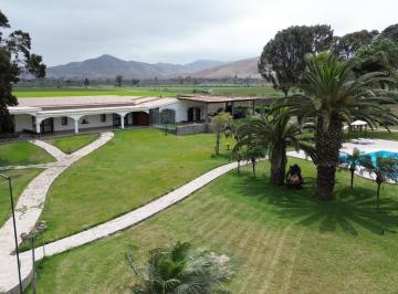 Casa · 1167m² · 4 Dormitorios · 2 Estacionamientos · Terreno a La Venta en Condominio Qia Cañete