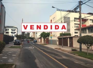 Casa · 270m² · 5 Dormitorios · 3 Estacionamientos · San Borja Norte Venta de Casa en Esquina 450 m²