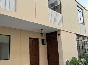 Casa de 3 habitaciones, Lima · Se Venta Casa en Quinta 2 Pisos