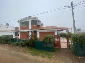 Casa · 110m² · 4 Dormitorios · Casa a La Venta en Lurín