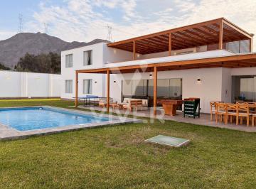 Casa · 310m² · 7 Dormitorios · 6 Estacionamientos · Alquiler de Casa Moderna con Piscina y 7 Habitaciones Para 22 Personas