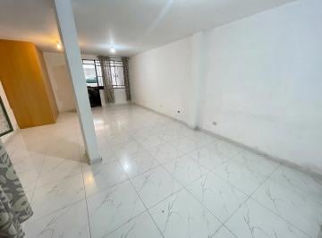 Casa · 201m² · 4 Dormitorios · 1 Estacionamiento · ¡Oportunidad en Lima Norte! Casa de 2 Pisos + Azotea en Venta