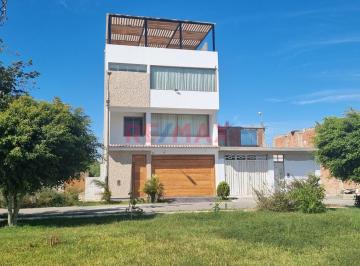 Casa · 406m² · 4 Dormitorios · Casa en Venta, en Condominio Villa Los Sauces, Pimen (T. Eneque)