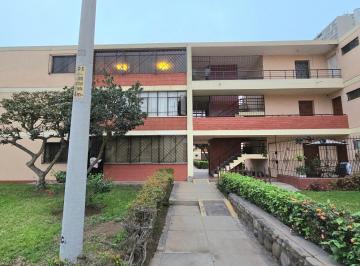 Departamento de 3 habitaciones, Lima · Se Vende Departamento en Primer Piso de 110 m² con Patio Mas Cochera