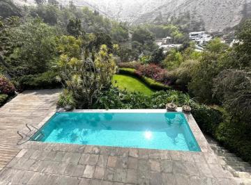 Casa · 556m² · 4 Dormitorios · 4 Estacionamientos · Venta Espectacular Cas con Vista en Calle Cerrada en La Planicie 1ra Etapa