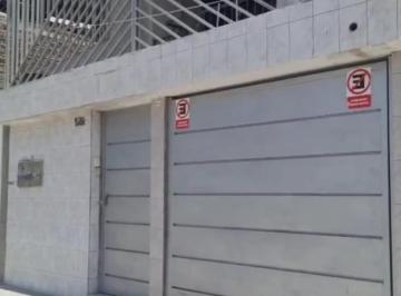 Casa · 303m² · 4 Dormitorios · 1 Estacionamiento · Linda Casa de 3 Pisos en Venta en Av Principal