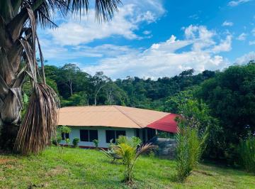 casa de material noble · Terreno en Venta 22ha, con 2 Casas Contruidas – Carretera Iquitos–nauta, Km 81