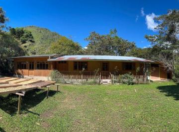 Terreno / Lote 8912m² Venta Oxapampa · Refugio Quillazú, Encantadora Casa de Campo de Madera en Amplio Terreno de 8,912 m²