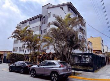 Departamento de 3 habitaciones, Lima · Vendo Dep. - Frente a Parque - Piso 5 - Sin Ascensor - 3 Dor. - 1 Cochera - La Castellana - Surco