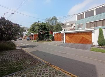 Casa · 186m² · 4 Dormitorios · 1 Estacionamiento · Vendo Casa Surco Excelente Ubicacion 200 m²
