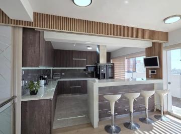 Departamento de 4 habitaciones, Arequipa · Vive en La Parte Baja de Cayma con Estilo, Duplex + Aires, Gran Vista y Proyección