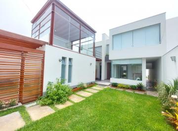 Casa · 350m² · 4 Dormitorios · 4 Estacionamientos · Venta / Casa Minimalista a Pasos del Mar en La Encantada de Villa - Chorrillos